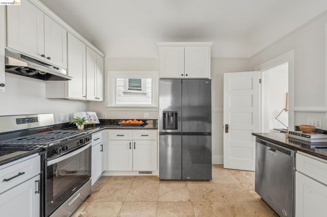 836 E 19th St, Oakland, CA 94606