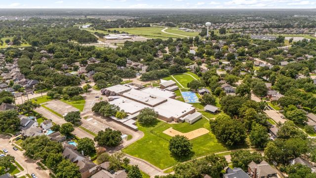2002 Cannonbury Lane, Richmond, TX 77406