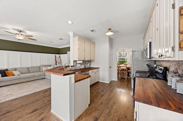2002 Cannonbury Lane, Richmond, TX 77406