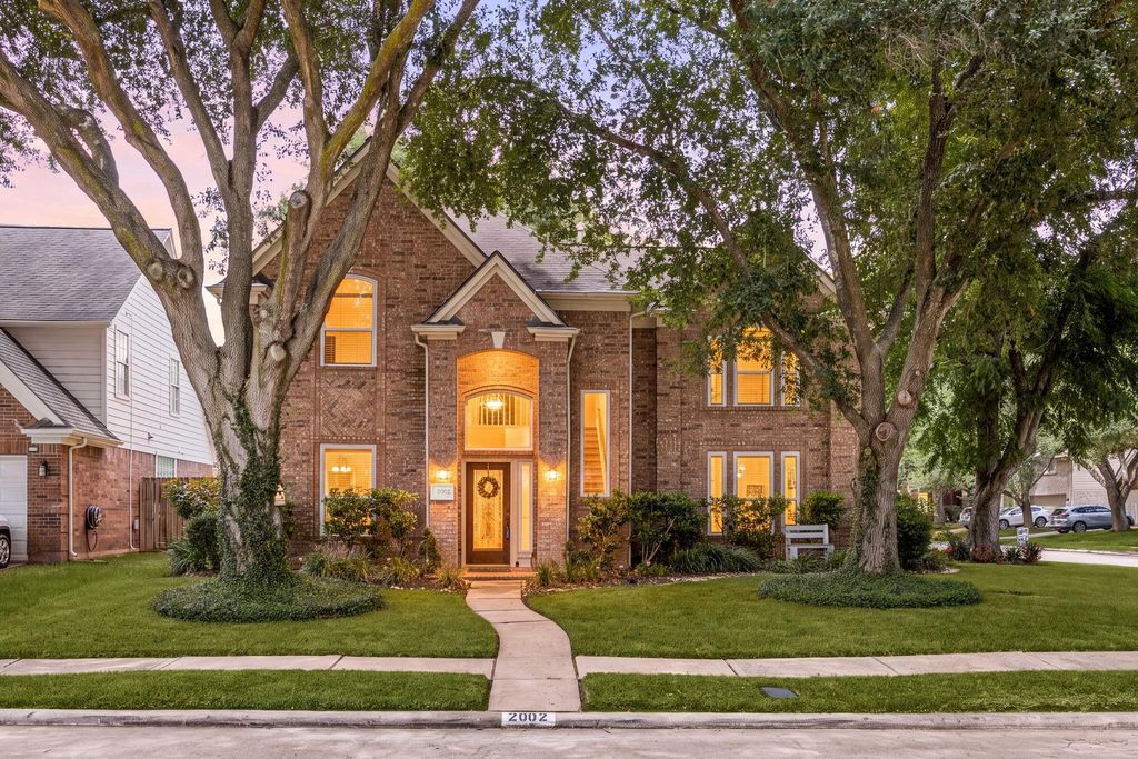 2002 Cannonbury Lane, Richmond, TX 77406