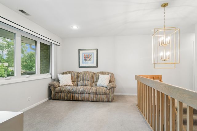 1310 Hidden Lake Drive, Buffalo Grove, IL 60089