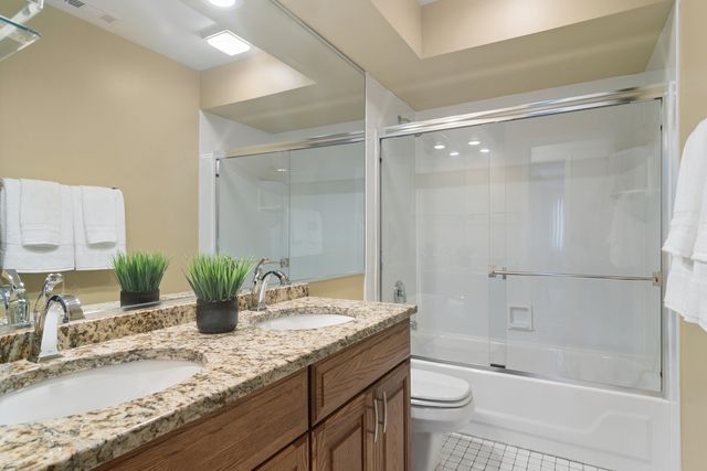 1310 Hidden Lake Drive, Buffalo Grove, IL 60089