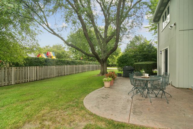 1310 Hidden Lake Drive, Buffalo Grove, IL 60089
