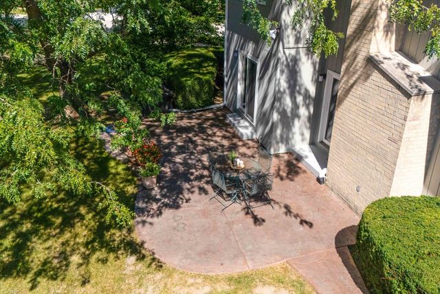 1310 Hidden Lake Drive, Buffalo Grove, IL 60089