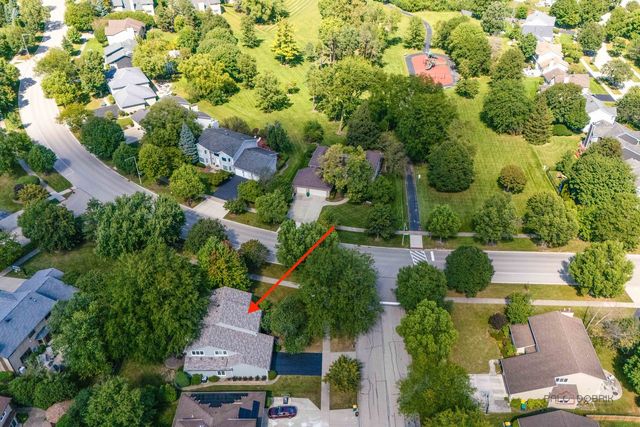 1310 Hidden Lake Drive, Buffalo Grove, IL 60089