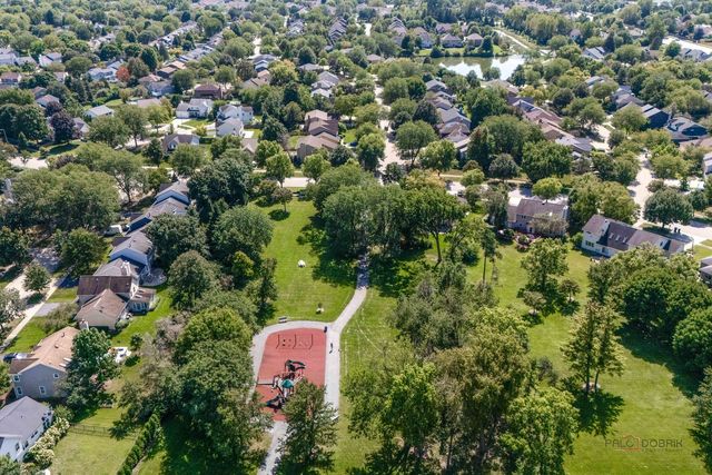 1310 Hidden Lake Drive, Buffalo Grove, IL 60089