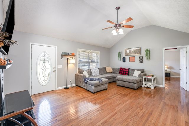 2916 Riley Creek Rd, Normandy, TN 37360