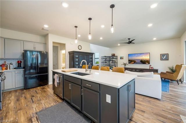 7186 Wilton DR, Naples, FL 34109