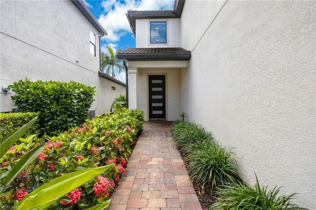 7186 Wilton DR, Naples, FL 34109