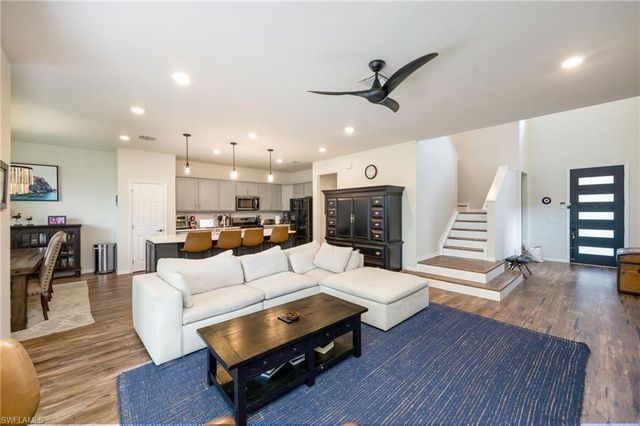7186 Wilton DR, Naples, FL 34109