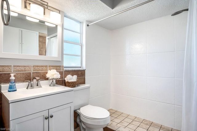 1207 Hernando ST, Naples, FL 34103
