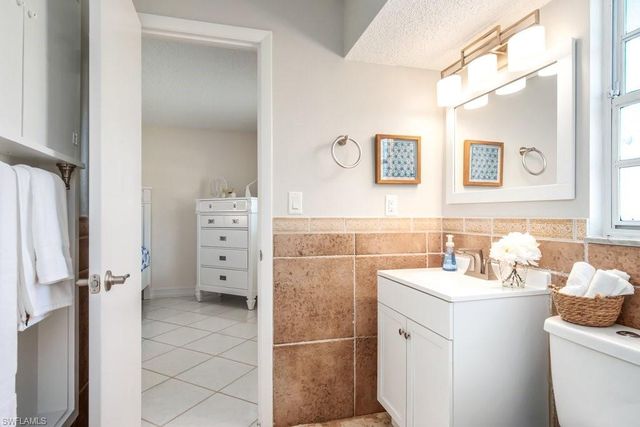 1207 Hernando ST, Naples, FL 34103
