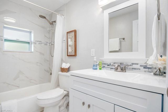 1207 Hernando ST, Naples, FL 34103