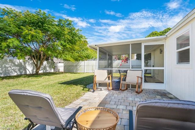 1207 Hernando ST, Naples, FL 34103