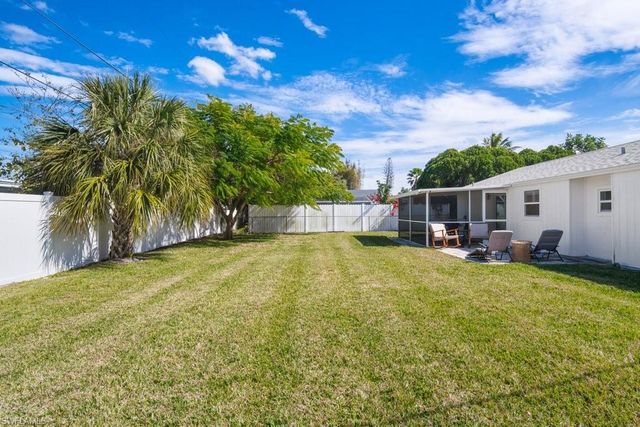 1207 Hernando ST, Naples, FL 34103