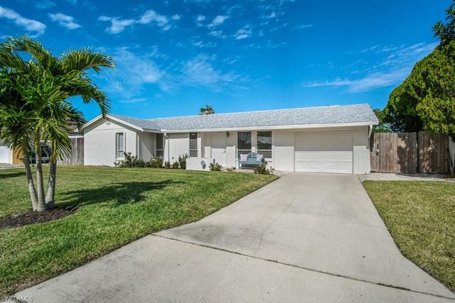 1207 Hernando ST, Naples, FL 34103