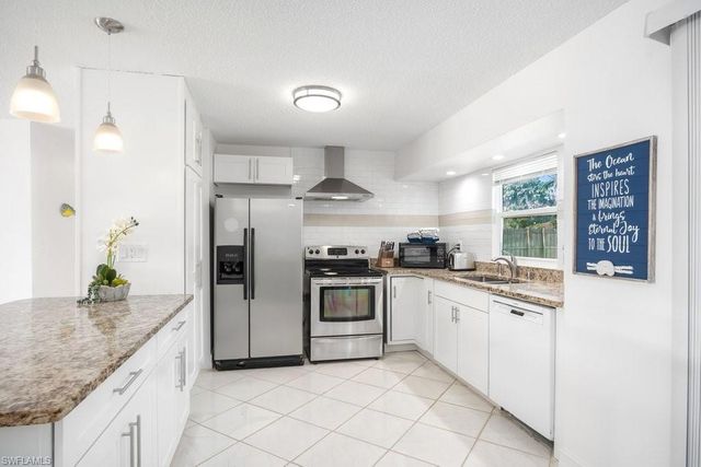 1207 Hernando ST, Naples, FL 34103