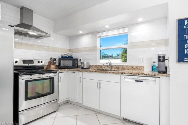 1207 Hernando ST, Naples, FL 34103