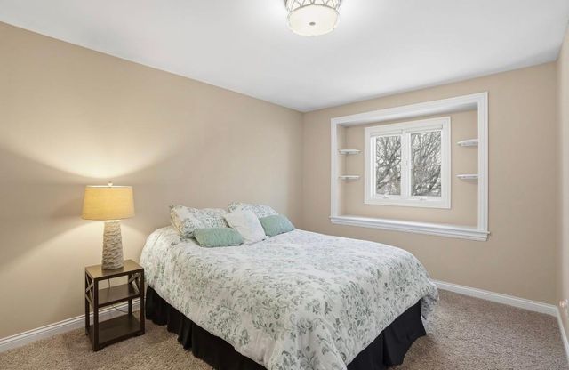 1527 Tanglewood Drive, Schererville, IN 46375