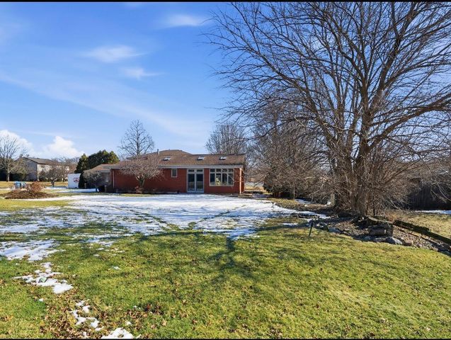 1527 Tanglewood Drive, Schererville, IN 46375