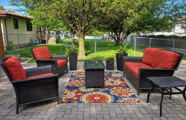 1527 Tanglewood Drive, Schererville, IN 46375