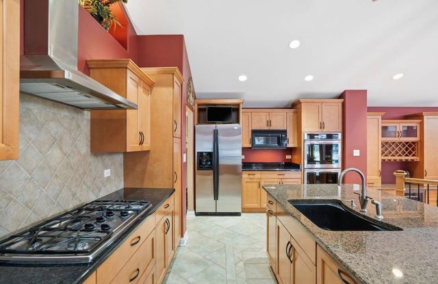 1527 Tanglewood Drive, Schererville, IN 46375