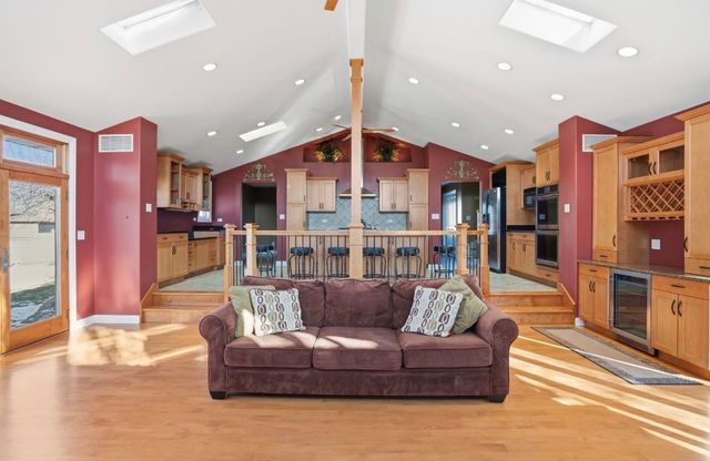 1527 Tanglewood Drive, Schererville, IN 46375