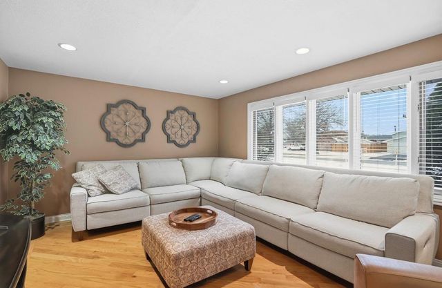 1527 Tanglewood Drive, Schererville, IN 46375