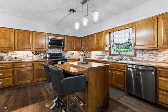 1344 W 1000 N, Fortville, IN 46040
