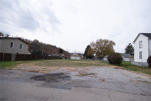 111 Poplar St, Imperial, PA 15126