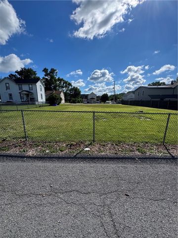111 Poplar St, Imperial, PA 15126