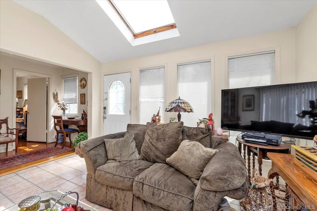 25 Bella Vista Avenue, Glen Cove, NY 11542