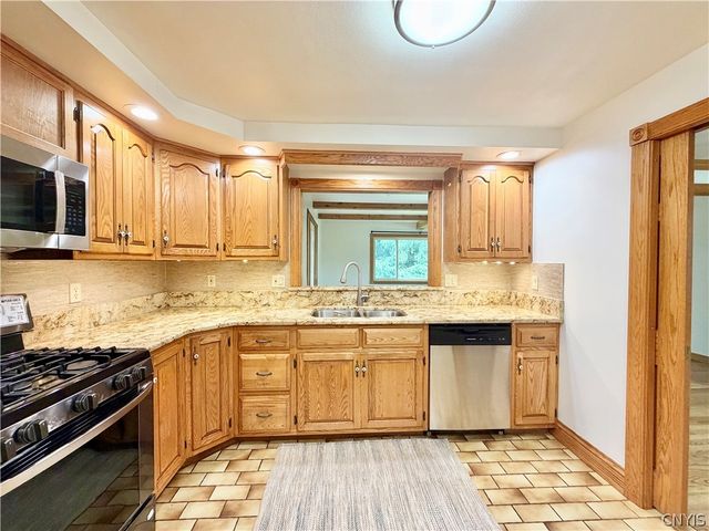 122 Silverlace Terrace, Camillus, NY 13219