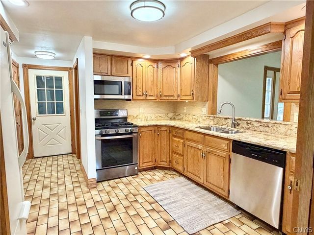 122 Silverlace Terrace, Camillus, NY 13219