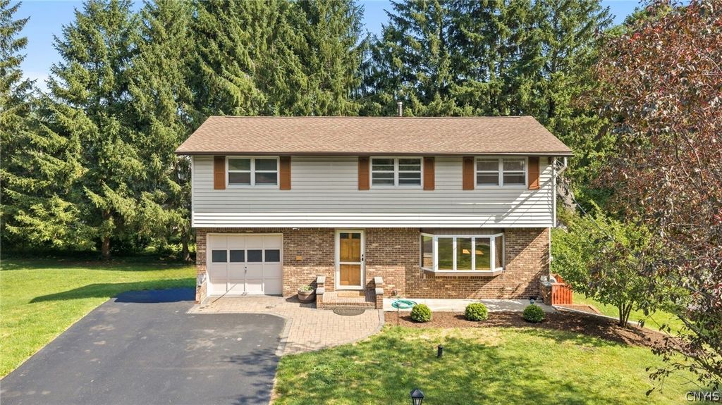 122 Silverlace Terrace, Camillus, NY 13219