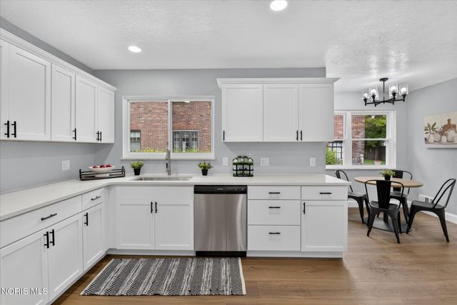 2605 Densmore Drive, Toledo, OH 43606
