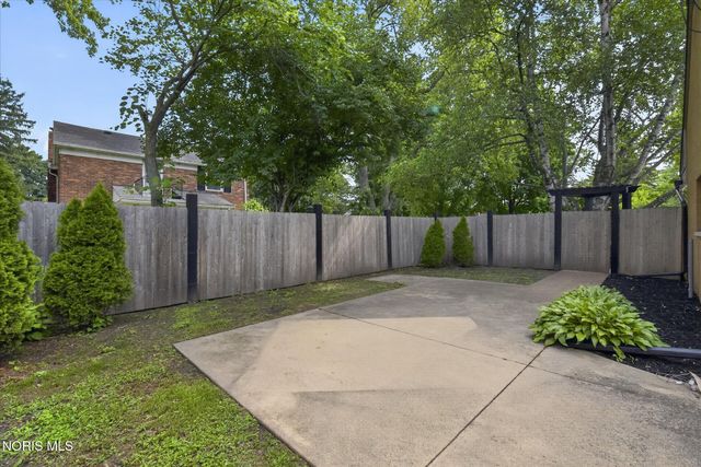 2605 Densmore Drive, Toledo, OH 43606