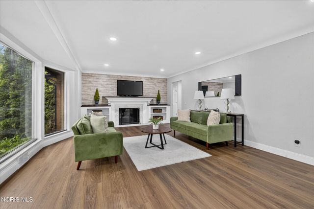 2605 Densmore Drive, Toledo, OH 43606
