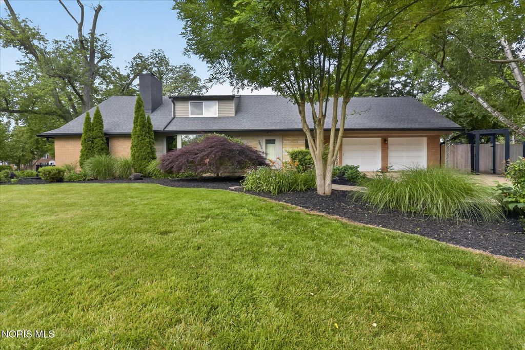 2605 Densmore Drive, Toledo, OH 43606