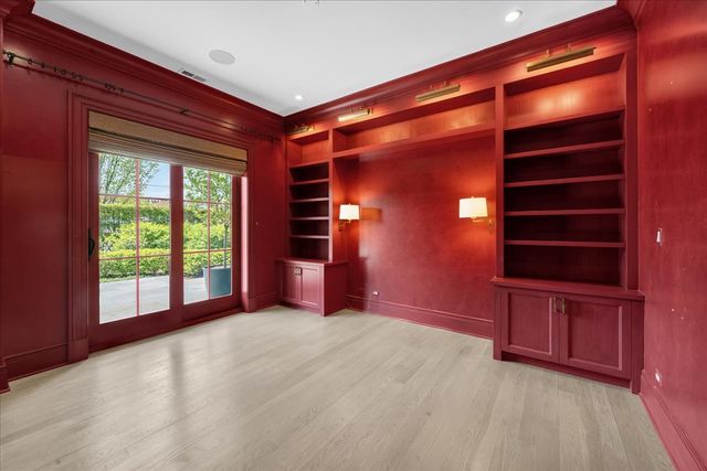 727 N McKinley Road 100, Lake Forest, IL 60045