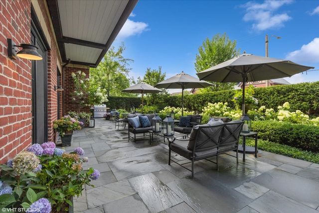 727 N McKinley Road 100, Lake Forest, IL 60045