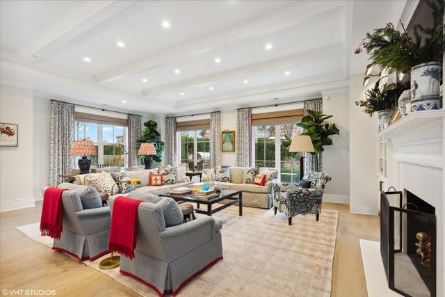 727 N McKinley Road 100, Lake Forest, IL 60045