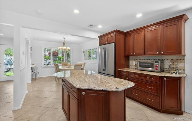 10 Wentworth Drive, Dix Hills, NY 11746