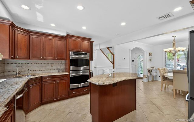10 Wentworth Drive, Dix Hills, NY 11746