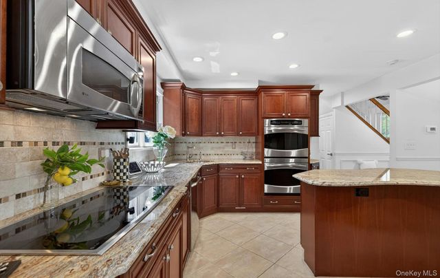 10 Wentworth Drive, Dix Hills, NY 11746