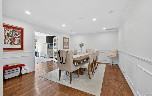 10 Wentworth Drive, Dix Hills, NY 11746