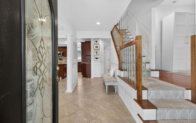 10 Wentworth Drive, Dix Hills, NY 11746