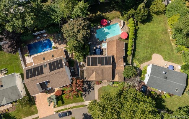 10 Wentworth Drive, Dix Hills, NY 11746