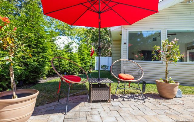10 Wentworth Drive, Dix Hills, NY 11746