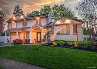 10 Wentworth Drive, Dix Hills, NY 11746